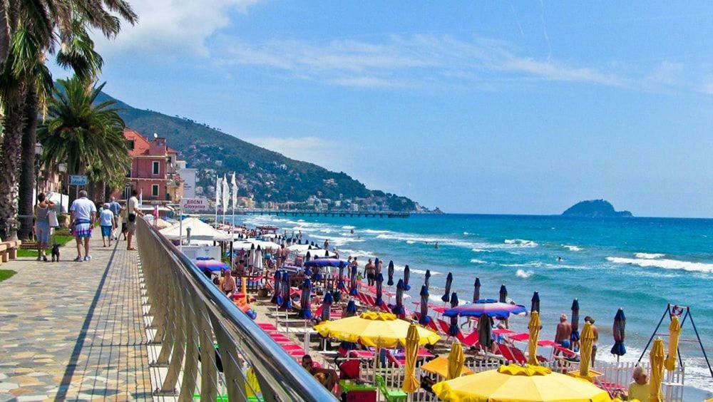 Top Relax Apartment Alassio Bagian luar foto